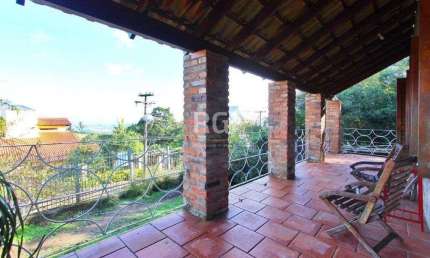 Casa para Venda - 269.06m², 4 dormitórios, sendo 2 suites, 5 vagas - Teresópolis