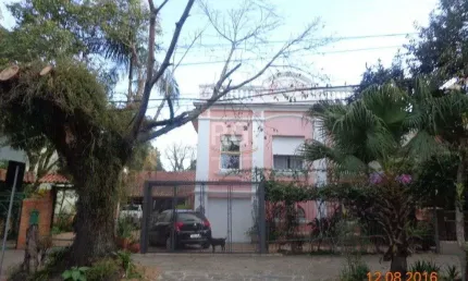 Casa para Venda - 240m², 6 dormitórios, 4 vagas - Teresópolis