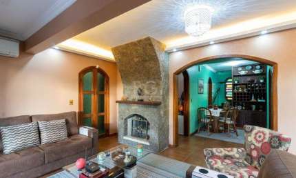 Casa para Venda - 232.5m², 3 dormitórios, sendo 1 suites, 4 vagas - Nonoai