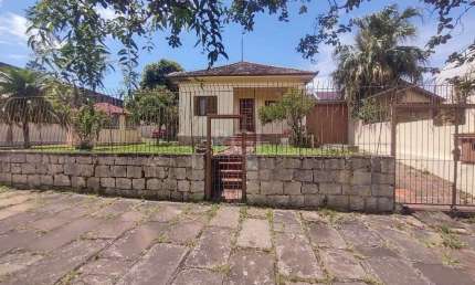 Casa para Venda - 265.1m², 3 dormitórios, 4 vagas - Guarujá