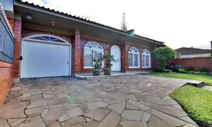 Casa para Venda - 273m², 4 dormitórios, sendo 1 suites, 5 vagas - Tristeza