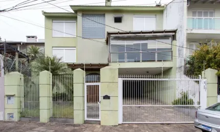 Casa para Venda - 470m², 3 dormitórios, sendo 1 suites, 6 vagas - Nonoai