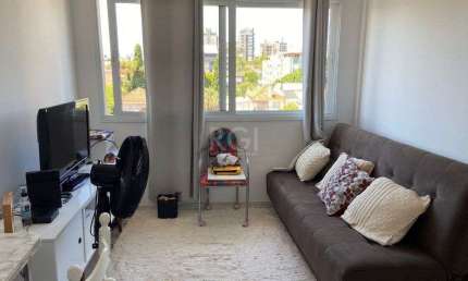 Apartamento para Venda de 2 dormitórios, 1 vaga - Petrópolis