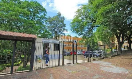 Apartamento no bairro Teresópolis de 3 dormitórios e vaga rotativa