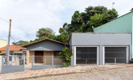 Casa para Venda - 235m², 2 dormitórios, 4 vagas - Cavalhada