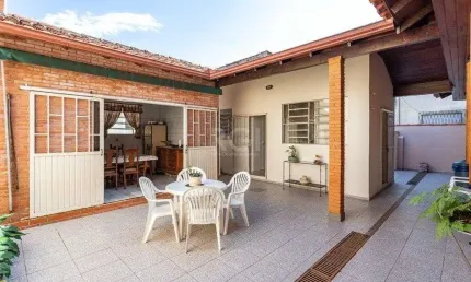Casa sobrado no partenon de 3 dormitórios e amplo pátio