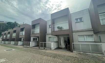 Casa com 3 suítes, vista para o Guaíba, 3 vagas, no bairro Cristal, Porto Alegre
