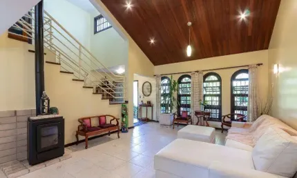 Casa para Venda - 308.25m², 3 dormitórios, sendo 1 suites, 5 vagas - Cristal