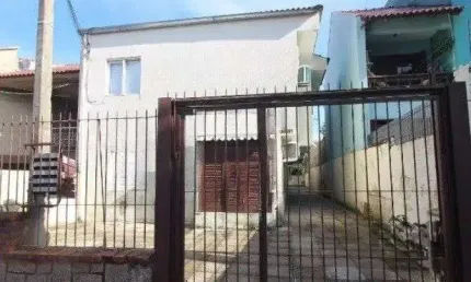 Casa em condomínio de 3 dormitórios e vaga no Partenon