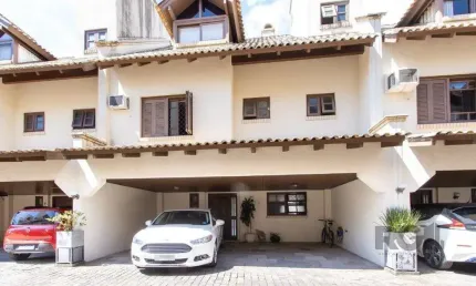 Casa condomínio | 3 Quartos | 1 Suíte | 2 Vagas | 249,20m2 Privativos | Bairro A