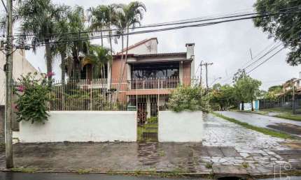 Casa para Venda - 485m², 4 dormitórios, sendo 1 suites, 3 vagas - Cristal