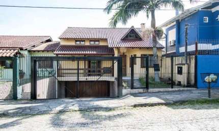 Casa para Venda com 3 dormitórios, sendo 1 suites, e 3 vagas no bairro Imperial