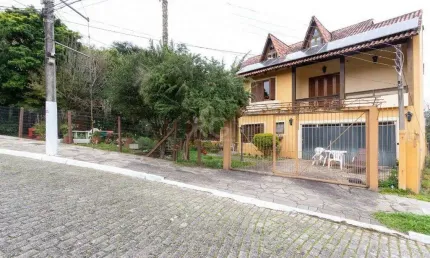 Casa Condominio para Venda - 386m², 3 dormitórios, sendo 2 suites, 2 vagas - Esp