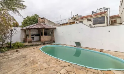 Casa no bairro Jardim Planalto de 3 dormitórios e 3 vagas