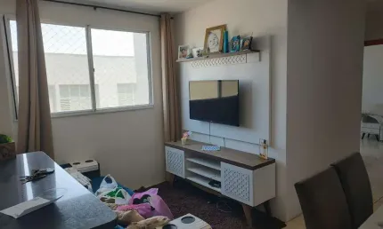 Apartamento 02 dormitórios com vaga, no bairro Humaitá.