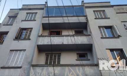 Apartamento a venda com 3 dormitórios, com sacada, de frente. Rua 24 de Outubro