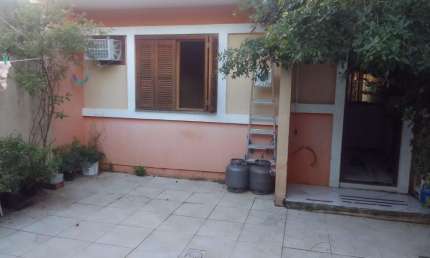 Casa 02 dormitórios com 02 vagas, no bairro Hípica, em Porto Alegre RS.