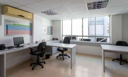 Andar inteiro mobiliado com 215 m² para até 60 pessoas