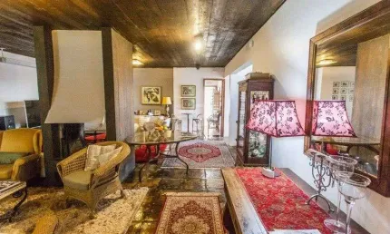 Casa para Venda - 400m², 3 dormitórios, sendo 1 suites, 5 vagas - Cristal