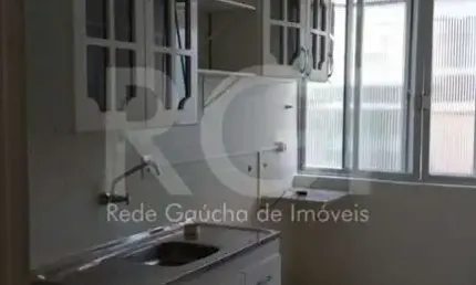 Apartamento 2 quartos, 2 vagas garagem, semi-mobilado na Praia de Belas!