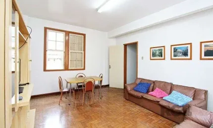 Apartamento a venda na Avenida Alberto Bins com 4 quartos, 2 banheiros, elevador