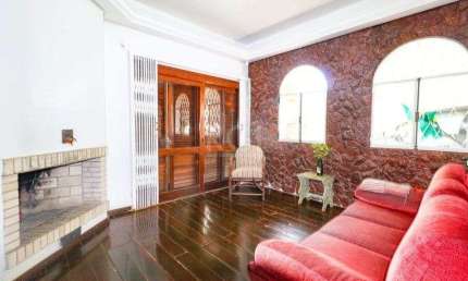 Venda Padrão - Porto Alegre - Casa com  5 dormitórios, suíte,  piscina, lareira,