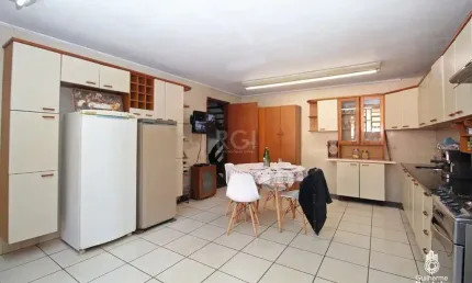 Casa para Venda - 526.64m², 4 dormitórios, sendo 2 suites, 4 vagas - Teresópolis