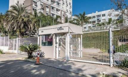 Apartamento de três dormitórios, suíte e uma vaga de garagem no bairro Cristo Re