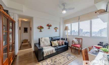 Apartamento de 65 m2 com 3 dormitórios sendo 1 suíte e 1 vaga no bairro Azenha.