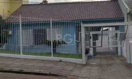 Casa para Venda - 249.86m², 3 dormitórios, sendo 1 suites, 4 vagas - Medianeira