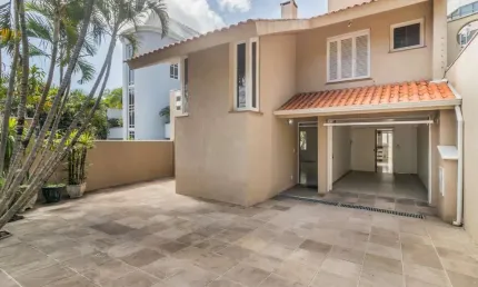 Casa para Venda - 250m², 4 dormitórios, sendo 1 suites, 3 vagas - Menino Deus