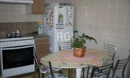 Casa para Venda - 200m², 4 dormitórios, sendo 1 suites, 4 vagas - Jardim Lindóia