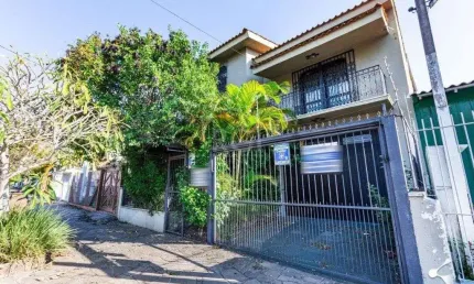 Casa para Venda - 500m², 3 dormitórios, sendo 3 suites, 4 vagas - Vila Ipiranga