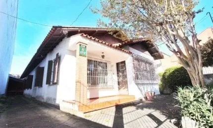 Casa para Venda - 200m², 4 dormitórios, 4 vagas - Medianeira