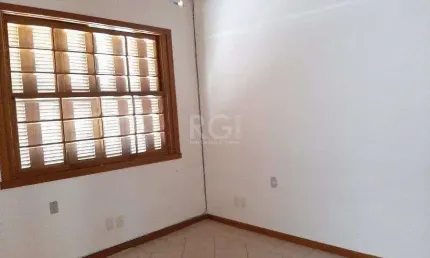 Casa para Venda - 150m², 3 dormitórios, sendo 1 suites, 4 vagas - Floresta