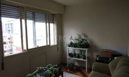 Apartamento 3 dormitórios e 1 vaga de garagem no Centro Histórico de POA