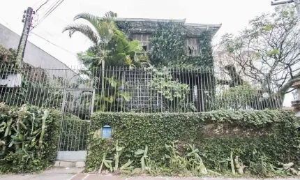 Casa para Venda - 250m², 4 dormitórios, 2 vagas - Petrópolis