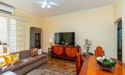 Apartamento 3 dormitórios, 1 vaga de garagem no Bairro Menino Deus.