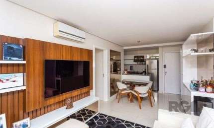 Apartamento 2 dormitórios, 1 suíte, 2 vagas no Bairro Petrópolis