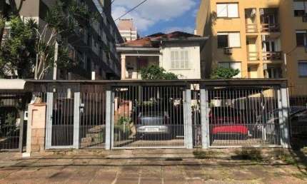 Terreno amplo com 8,80m²x63,50m² de área total, excelente localização no Bairro
