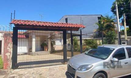 Casa com 3 quartos à venda na Rua Afonso Arinos, 590, Camaquã, Porto Alegre