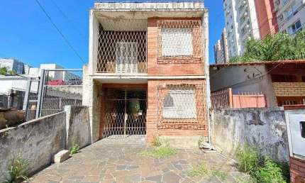 Casa/sobrado de alvenaria em pessimo estado,  com terreno de  5,70x44,00 (251m²)