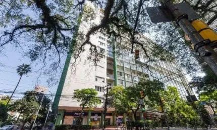 Apartamento no edificio Esplanada 03 dormitórios no Bairro Moinhos de Vendo em P
