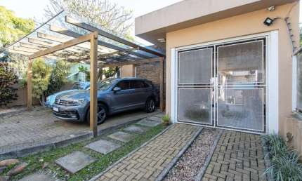 Casa com 3 quartos à venda na Rua Comandai, 511, Cristal, Porto Alegre