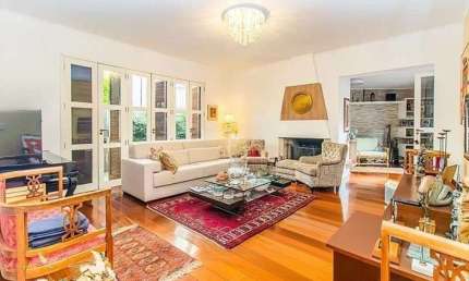 Casa com 3 dormitórios e 2 vagas no Bairro Higienópolis