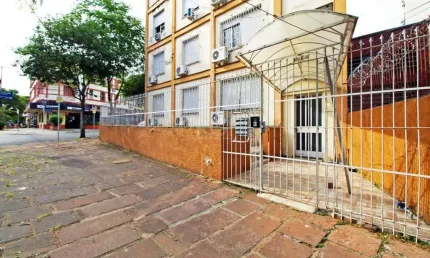 Apartamento de 2 (dois) dormitórios, com excelente localização, no bairro petróp