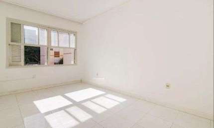 Vende-se apartamento semi-mobiliado de 2 quartos - Menino Deus