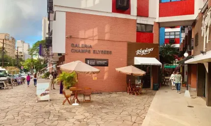Ponto comercial à venda na Rua Vinte e Quatro de Outubro, 435, Moinhos de Vento, Porto Alegre