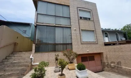 Apto 02 dormitórios amplas peças - 01 vaga escriturada no bairro tristeza
