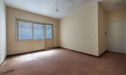 Apartamento JK com 1 dormitório e 54m² à venda em Menino Deus, Porto Alegre.